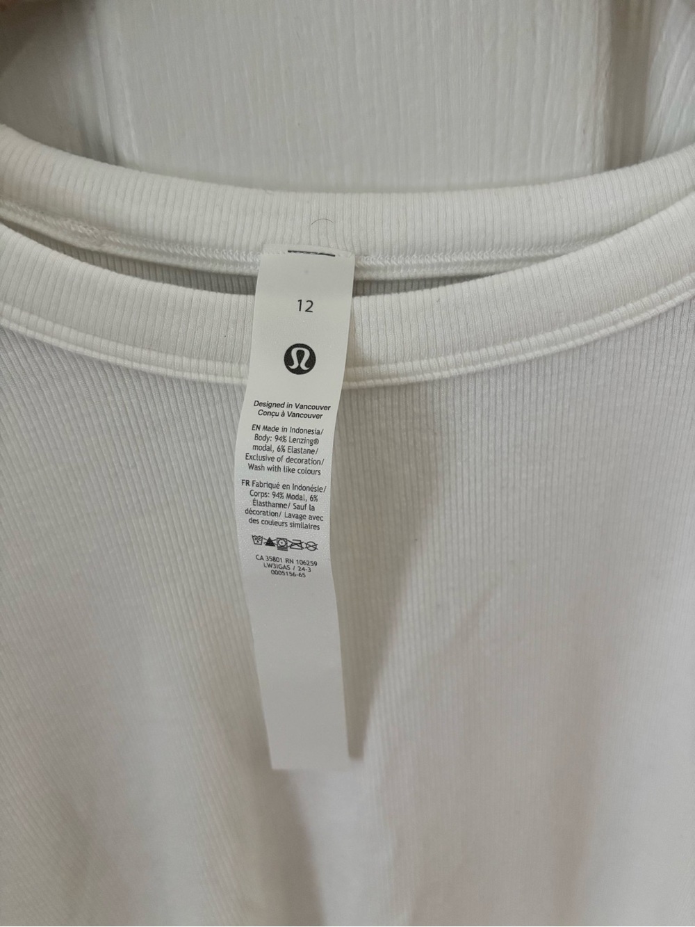 BRAND NEW! Lululemon Hold Tight Straight-Hem Cropped T-Shirt - Picture 3 of 4